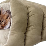 Do cats like sleeping bags?